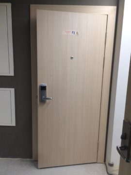 Фото установки звукоизоляционных дверей в апарт-отеле YE'S